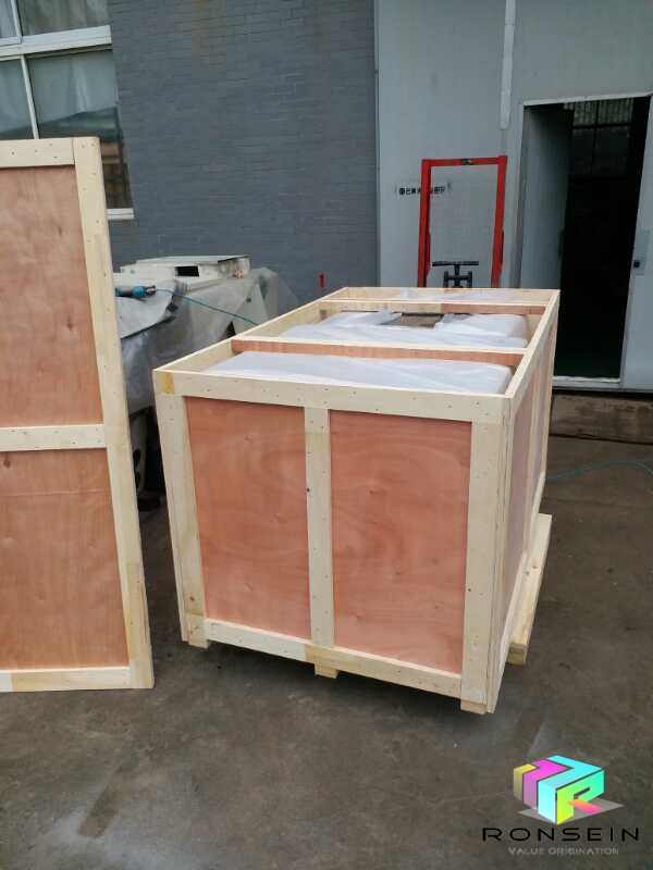 Emballage et expédition de la flasheuse Screen Katana 5055 vers le Vietnam